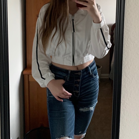 White and Black Cropped Windbreaker - Picture 3 of 4
